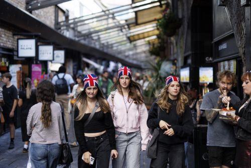 epa13188615 Tourists wear Union Jack hats as they visit Camden Town in north London, Britain, 24 August 2026. Camden Town is one of LondonÕs most culturally significant neighbourhoods, renowned for its alternative music, arts and fashion scene and its long-standing influence on British youth culture.  EPA/TOLGA AKMEN