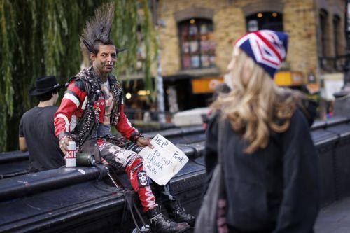 epa13188613 A punk styled street performer sit on a parapet at Camden Town in north London, Britain, 24 August 2026. Camden Town is one of LondonÕs most culturally significant neighbourhoods, renowned for its alternative music, arts and fashion scene and its long-standing influence on British youth culture.  EPA/TOLGA AKMEN