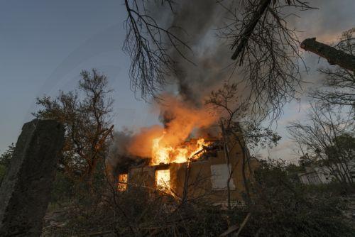 epa13191385 A handout photo made available by the press service of the 93rd 'Kholodnyi Yar' Separate Mechanized Brigade of the Ukrainian Armed Forces shows a residential building on fire following a Russian airstrike in Kramatorsk, Donetsk region, eastern Ukraine, 25 August 2026, amid the Russian invasion.  EPA/PRESS SERVICE OF THE 93RD SEPARATE MECHANIZED...