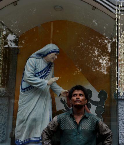 epa13191740 A person waits in need for food donations near Mother's statue during the 116th birth anniversary of Mother Teresa at the Mother House in Kolkata, India, 26 August 2026. Mother Teresa, born Agnes Gonxha Bojaxhiu on 26 August 1910 to Albanian parents in Skopje, began serving the poor in Calcutta in 1948 and was awarded the Nobel Peace Prize in...