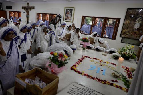 epa13191742 Nuns take part in a mass prayer celebrating the 116th birth anniversary of Mother Teresa at the Mother House in Kolkata, India, 26 August 2026. Mother Teresa, born Agnes Gonxha Bojaxhiu on 26 August 1910 to Albanian parents in Skopje, began serving the poor in Calcutta in 1948 and was awarded the Nobel Peace Prize in 1979.  EPA/PIYAL ADHIKARY