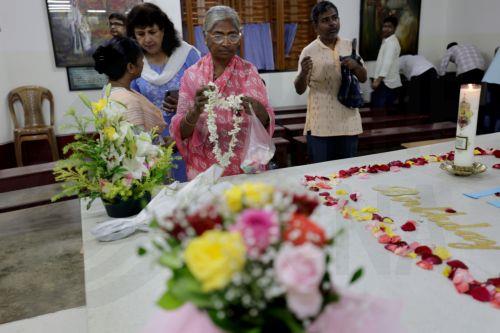 epa13191748 Visitors gather to celebrate the 116th birth anniversary of Mother Teresa at the Mother House in Kolkata, India, 26 August 2026. Mother Teresa, born Agnes Gonxha Bojaxhiu on 26 August 1910 to Albanian parents in Skopje, began serving the poor in Calcutta in 1948 and was awarded the Nobel Peace Prize in 1979.  EPA/PIYAL ADHIKARY