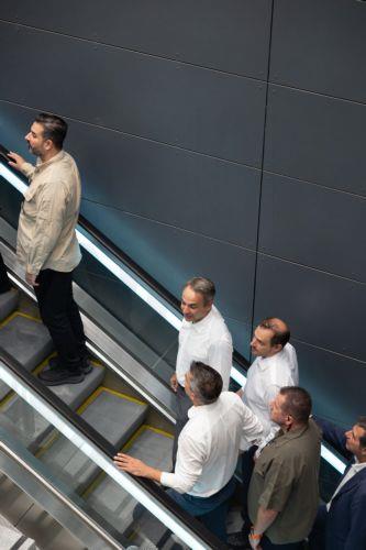 Ο πρωθυπουργός Κυριάκος Μητσοτάκης, συνοδευόμενος από τον υπουργό Υποδομών και Μεταφορών Χρίστο Δήμα, ξεναγείται στην επέκταση του Μετρό Θεσσαλονίκης προς την Καλαμαριά, στον σταθμό «Μίκρα», Θεσσαλονίκη, την Πέμπτη 27 Αυγούστου 2026. Παρουσία του πρωθυπουργού, εγκαινιάζεται σήμερα η επέκταση του μετρό Θεσσαλονίκης προς την Καλαμαριά με 5 νέους σταθμούς:...