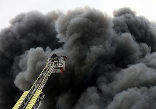 epa13196222 A Ukrainian rescuer works at the site of a Russian drone strike on a shopping mall in Zaporizhzhia, Ukraine, 28 August 2026, amid the Russian invasion. At least four people were injured in a Russian attack on a construction hypermarket in Zaporizhzhia, according to the Ukrainian State Emergency Service (SES).  EPA/OLEG MOVCHANIUK