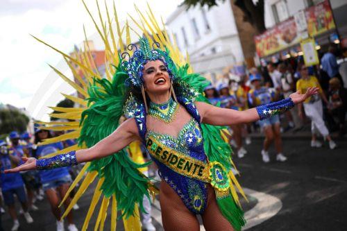epa13202244 Costumed participants perform during the Notting Hill Carnival adults' parade in London, Britain, 31 August 2026. The carnival, marking its 60th year, is Europe's largest street carnival, celebrating Caribbean history and culture, and runs from 30 August to 31 August 2026.  EPA/TOLGA AKMEN