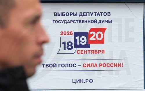 epa13202296 A man walks in front of a billboard announcing the upcoming parliamentary elections in Moscow, Russia, 31 August 2026. Parliamentary elections in Russia are scheduled for 18 to 20 September 2026.  EPA/MAXIM SHIPENKOV
