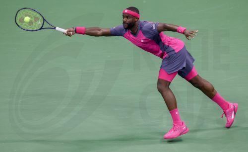 epa13233421 Frances Tiafoe of the US in action against Ben Shelton of the US during their Men's Singles semi-final at the US Open Tennis Championships at the USTA Billie Jean King National Tennis Center in Flushing Meadows, New York, USA, 11 September 2026. The 2026 US Open tournament runs from 23 August to 13 September.  EPA/BRIAN HIRSCHFELD