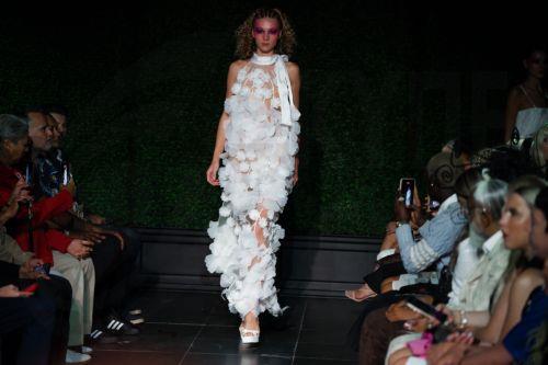 epa13242570 A model presents a creation by Frederick Anderson for the Spring/Summer 2027 collection during New York Fashion Week in New York, New York, USA, 15 September 2026. New York Fashion Week runs from 10 to 15 September 2026.  EPA/OLGA FEDOROVA