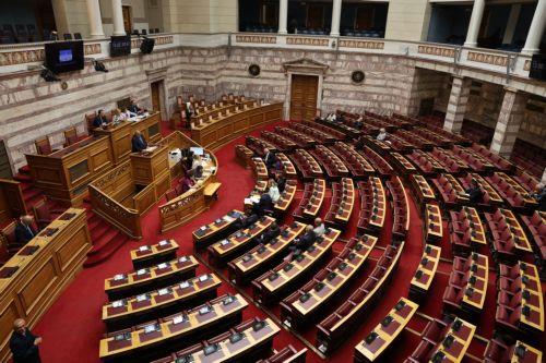Ο εισηγητής της ΝΔ Ευριπίδης Στυλιανίδης μιλάει στην Ολομέλεια της βουλής, στη συζήτηση και λήψη απόφασης επί της προτάσεως για αναθεώρηση διατάξεων του Συντάγματος, σύμφωνα με τα άρθρα 110 του Συντάγματος και 119 του Κανονισμού της Βουλής (δεύτερη ψηφοφορία), Αθήνα, Τέταρτη 16 Σεπτεμβρίου 2026. ΑΠΕ-ΜΠΕ/ΑΠΕ-ΜΠΕ/ΓΙΩΡΓΟΣ ΒΙΤΣΑΡΑΣ