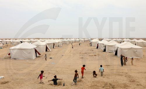 epa13246541 A general view shows a makeshift camp for Internally Displaced Persons (IDPs) in the southern port city of Aden, Yemen, 17 September 2026. At least 125,000 Yemenis have been displaced over the past two weeks amid the country’s renewed fighting between Houthi forces and Saudi-backed government forces, according to the UN Office for the...