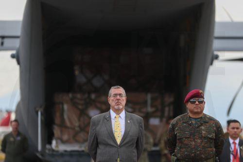 epa13254716 Guatemalan President Bernardo Arevalo de Leon (L) takes part in the reception of a shipment of weapons purchased from the United States in Guatemala City, Guatemala, 21 September 2026. The shipment is the first such delivery since a US arms embargo imposed in 1978 was lifted in March 2026, and the weapons are intended to strengthen operations...