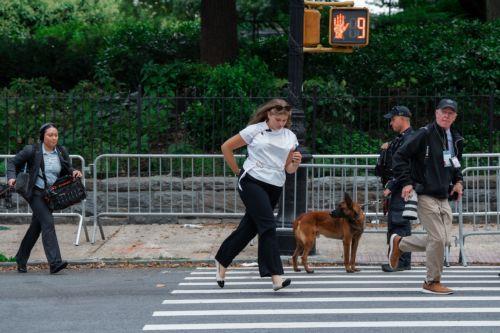 epa13254859 US President Donald Trump's press pool members run after his departure from New York Mayor Zohran Mamdani's residence in New York, New York, USA, 21 September 2026.  EPA/OLGA FEDOROVA