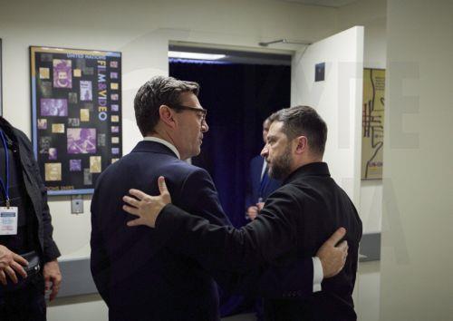 epa13256754 A handout photo made available by the Ukrainian Presidential Press Service shows Ukrainian President Volodymyr Zelensky (R) meeting with British Prime Minister Andy Burnham (L) in New York, USA, 22 September 2026. World leaders arrived in New York to attend the 81st session of the United Nations General Assembly.  EPA/PRESIDENTIAL PRESS SERVICE...