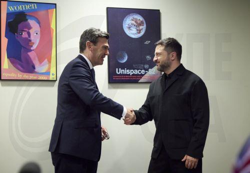 epa13256755 A handout photo made available by the Ukrainian Presidential Press Service shows Ukrainian President Volodymyr Zelensky (R) meeting with British Prime Minister Andy Burnham (L) in New York, USA, 22 September 2026. World leaders arrived in New York to attend the 81st session of the United Nations General Assembly.  EPA/PRESIDENTIAL PRESS SERVICE...