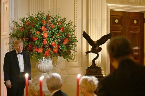 epa13261586 US President Donald J. Trump (L) makes remarks as he presents a statue of a bald eagle to President Xi Jinping of The People’s Republic of China, as they exchange toasts during the State Dinner in the East Room of the White House in Washington, DC, USA, 24 September 2026.  EPA/Annabelle Gordon / POOL
