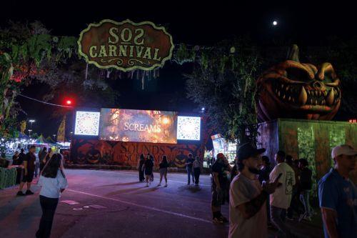 epa13261623 People attend the opening day of the 'Sounds of Screams' Halloween theme park in Miami, Florida, USA, 24 September 2026. 'Sounds of Screams' is a Halloween-themed amusement park in Miami featuring haunted houses, live scare actors, and horror-themed attractions.  EPA/CRISTOBAL HERRERA-ULASHKEVICH
