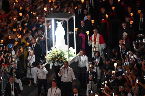 epa13267287 Pope Leo XIV (C) takes part in the prayer of the Holy Rosary and a candlelight procession at the Grotto of Massabielle, a Catholic place of pilgrimage situated beneath the Basilica of Our Lady of the Rosary, at the Sanctuary of Lourdes, France, 27 September 2026. The Pontiff's apostolic journey to France runs from 25 to 28 September under the...
