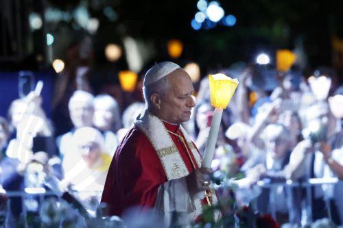 epaselect epa13267158 Pope Leo XIV takes part in the prayer of the Holy Rosary and a candlelight procession at the Grotto of Massabielle, a Catholic place of pilgrimage situated beneath the Basilica of Our Lady of the Rosary, at the Sanctuary of Lourdes, France, 27 September 2026. The Pontiff's apostolic journey to France runs from 25 to 28 September under...