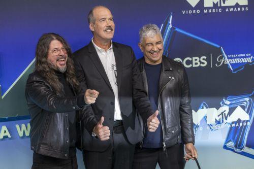 epa13267591 (L-R) Dave Grohl, Krist Novoselic and Pat Smear, members of Nirvana, arrive at the 2026 MTV Video Music Awards at the Peacock Theater in Los Angeles, California, USA, 27 September 2026.  EPA/JILL CONNELLY