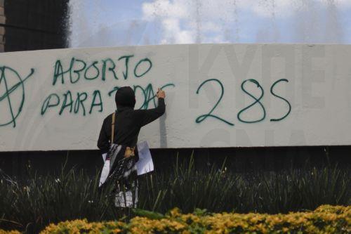 epa13269704 A woman paints a wall during a demonstration marking the Global Day of Action for Access to Legal and Safe Abortion in Mexico City, Mexico, 28 September 2026.  EPA/SASHENKA GUTIERREZ