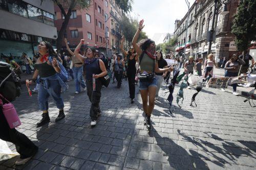 epa13269707 Women take part in a demonstration marking the Global Day of Action for Access to Legal and Safe Abortion in Mexico City, Mexico, 28 September 2026.  EPA/SASHENKA GUTIERREZ