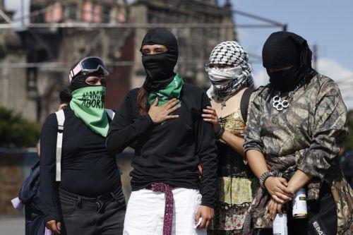 epa13269709 Women take part in a demonstration marking the Global Day of Action for Access to Legal and Safe Abortion in Mexico City, Mexico, 28 September 2026.  EPA/SASHENKA GUTIERREZ