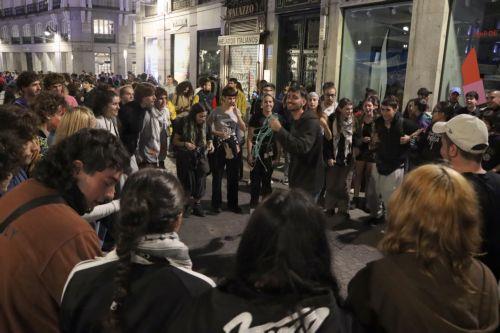 epa13269726 Hundreds of people gather in central Puerta del Sol square to protest the housing situation in Madrid, Spain, 28 September 2026 (issued 29 September 2026). Protesters in other cities across the country joined them as they awaited the Council of Ministers' approval of a housing decree that has yet to achieve consensus within the government...
