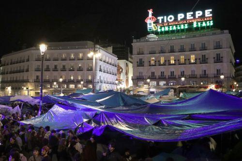 epa13269727 Hundreds of people camp out in central Puerta del Sol square to protest the housing crisis in Madrid, Spain, 28 September 2026 (issued 29 September 2026). Protesters in other cities across the country have joined them as they wait for the Council of Ministers to approve a housing decree on which there is still no consensus within the government...
