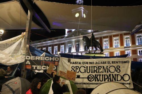 epa13269729 Hundreds of people camp out in central Puerta del Sol square to protest the housing crisis in Madrid, Spain, 28 September 2026 (issued 29 September 2026). Protesters in other cities across the country have joined them as they wait for the Council of Ministers to approve a housing decree on which there is still no consensus within the government...