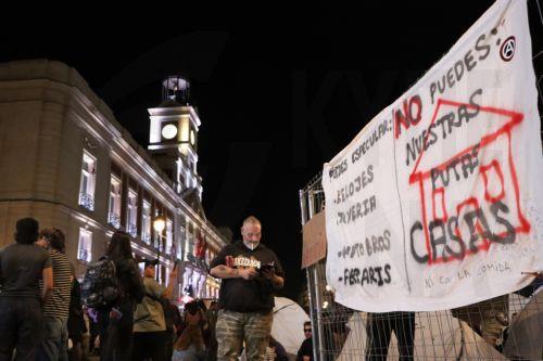 epa13269730 Hundreds of people camp out in central Puerta del Sol square to protest the housing crisis in Madrid, Spain, 28 September 2026 (issued 29 September 2026). Protesters in other cities across the country have joined them as they wait for the Council of Ministers to approve a housing decree on which there is still no consensus within the government...