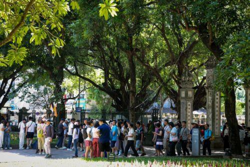 epa13269817 Tourists visit the Temple of Literature in Hanoi, Vietnam, 29 September 2026. Vietnam ranked 52nd among 110 economies in the latest World Economic Forum (WEF)’s 2026 Travel and Tourism Development Index, up seven places from 2024.  EPA/LUONG THAI LINH