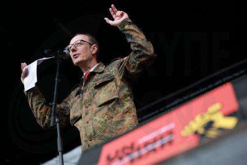 epa13277395 Member of European Parliament Martin Sonneborn speaks during a protest against compulsory military service at the Brandenburg Gate in Berlin, Germany, 02 October 2026.  EPA/CLEMENS BILAN