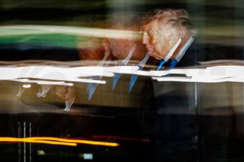epa13283966 US President Donald Trump walks into the White House after landing on the South Lawn in Marine One in Washington, DC, USA, 05 October 2026. Trump is is returning to the White House after speaking at a rally for Republican Senator Pete Ricketts in Grand Island, Nebraska.  EPA/Samuel Corum / POOL