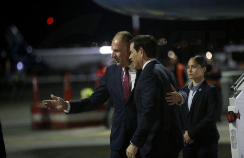 Ο υπουργός Εξωτερικών Γιώργος Γεραπετρίτης (Α) υποδέχεται τον υπουργό Εξωτερικών των ΗΠΑ Μάρκο Ρούμπιο (Δ), κατά την άφιξή του στο αεροδρόμιο Ελευθέριος Βενιζέλος στα Σπάτα, την Τρίτη 6 Οκτωβρίου 2026. Την Αθήνα επισκέπτεται ο υπουργός Εξωτερικών των ΗΠΑ, Μάρκο Ρούμπιο, επικεφαλής της αμερικανικής αντιπροσωπείας στον 6ο Στρατηγικό Διάλογο Ελλάδας-ΗΠΑ....