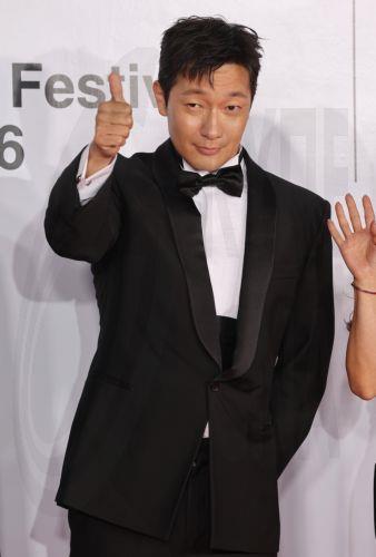 epa13286100 South Korean actor Sohn Seok-koo poses for a photo during the opening ceremony of the 31st Busan International Film Festival (BIFF) at the outdoor theater of the Busan Cinema Center in Busan, South Korea, 06 October 2026 (issued 07 October 2026). The festival began its 10-day run after the International Federation of Film Producers Associations...