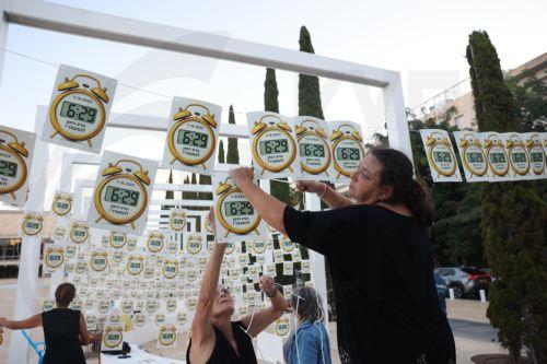 epa13286421 Anti-government protesters hangs signs that read in Hebrew: '6:29 time to wake up', referring to the start time of the 07 October 2023 Hamas-led attacks, at Habima square in Tel Aviv, Israel, 07 October 2026.  EPA/ABIR SULTAN