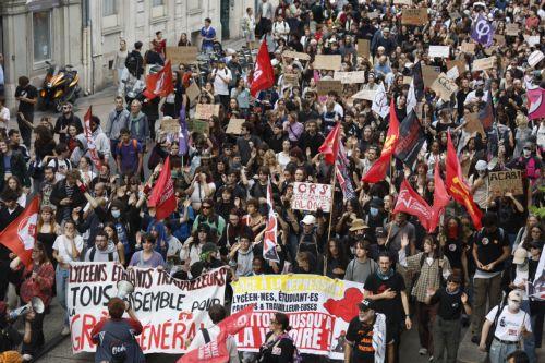 epa13289265 Students march with placards, banners and flags during a demonstration over school conditions in Montpellier, southern France, 08 October 2026. A wave of nationwide protests by high school students has been sweeping across France since late September 2026, later joined by university students, over severe teacher shortages, overcrowded lecture...