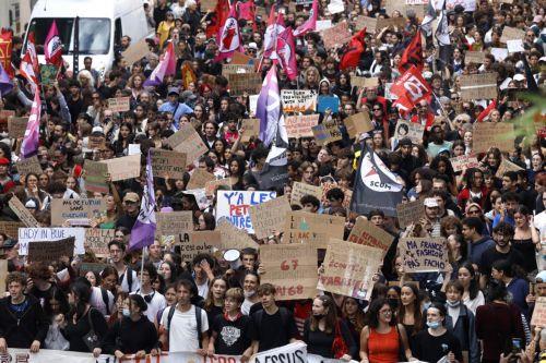 epa13289266 Students march with placards, banners and flags during a demonstration over school conditions in Montpellier, southern France, 08 October 2026. A wave of nationwide protests by high school students has been sweeping across France since late September 2026, later joined by university students, over severe teacher shortages, overcrowded lecture...