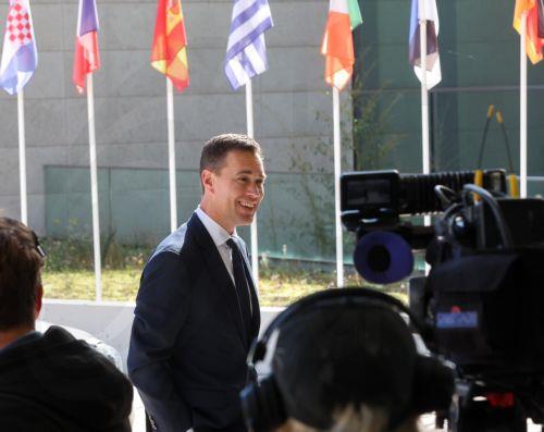 epa13289280 Dutch Minister of Finance Eelco Heinen attends the Eurozone finance ministers (Eurogroup) meeting in Luxembourg, 08 October 2026. European finance ministers gathered to evaluate macroeconomic conditions, the integration of European capital markets, and national fiscal policy efficiency.  EPA/OLIVIER HOSLET
