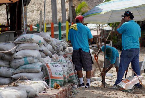 epa13293004 Business and restaurant workers set up barricades in anticipation of Hurricane Simon, which reaches Category 2 status in the Mexican Pacific with sustained winds of 155 kilometers per hour, in Puerto Vallarta, Mexico, 09 October 2026.  EPA/Arturo Montero