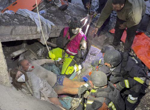 epa13293556 Ukrainian rescuers search for and free people trapped under the rubble at the site of a Russian attack on a residential area in Zaporizhzhia, Ukraine, 10 October 2026, amid the ongoing Russian invasion. At least five people, including two children, were killed and 11 others injured in overnight Russian strikes on the residential area, according...