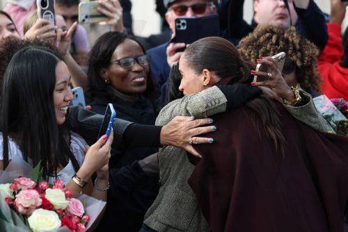 epa13306176 Meghan the Duchess of Sussex is greeted by well-wishers as she departs the Community Recording Studio in Nottingham, Britain, 15 October 2026. The couple are visiting a number of charities and businesses in the East Midlands city.  EPA/NEIL HALL