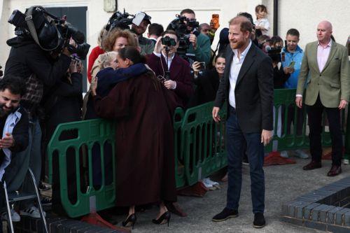 epa13306175 Harry (R) and Meghan (L), the Duke and Duchess of Sussex, depart the Community Recording Studio in Nottingham, Britain, 15 October 2026. The couple are visiting a number of charities and businesses in the East Midlands city.  EPA/NEIL HALL