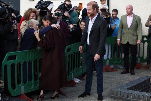 epa13306181 Harry (R) and Meghan (L), the Duke and Duchess of Sussex, depart the Community Recording Studio in Nottingham, Britain, 15 October 2026. The couple are visiting a number of charities and businesses in the East Midlands city.  EPA/NEIL HALL