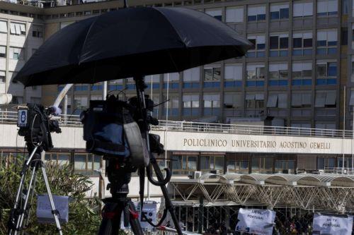 epa13306214 Press cameras outside the Hospital Agostino Gemelli University Hospital,  where Pope  Leo XIV is hospitalized, in Rome, Italy, 15 October 2026. According to the Holy See Press Office, Pope Leo XIV is recovering in hospital following a successful thoracic surgery on 13 October to remove the lower lobe of his right lung, during which doctors...