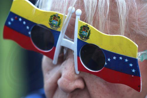 epa13324266 A person participates in a Venezuelan opposition rally calling for an election schedule and presidential elections in 2027, organized by the Vente Venezuela (VV) party in Caracas, Venezuela, 22 October 2026.  EPA/MIGUEL GUTIERREZ