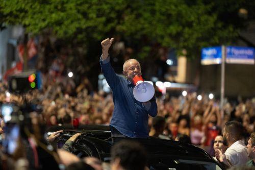 epa13332183 Brazilian President Luiz Inacio Lula da Silva, who won the runoff election with 51.79 percent of the vote, compared to 48.21 percent for far-right Senator Flavio Bolsonaro, speaks to supporters in Sao Paulo, Brazil, 25 October 2026.  EPA/ISAAC FONTANA