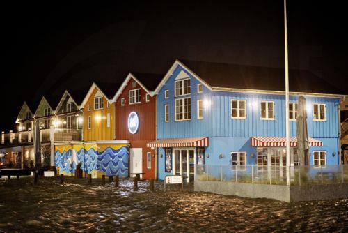 epa13332211 High water at Cafe Marina in Hvide Sande, West Jutland, Denmark, 26 October 2026. The Danish Meteorological Institute (DMI) issued a warning of elevated water levels along Denmark’s west coast, including Hvide Sande.  EPA/Astrid Dalum  DENMARK OUT