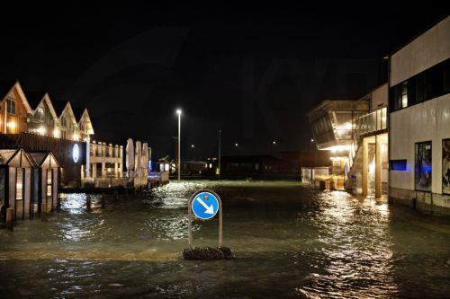 epa13332212 High tide between Cafe Marina and Ny Form in Hvide Sande, West Jutland, Denmark, 26 October 2026. The Danish Meteorological Institute (DMI) issued a warning of elevated water levels along Denmark’s west coast, including Hvide Sande.  EPA/Astrid Dalum  DENMARK OUT