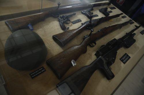 Όπλα του Ελληνικού στρατού της περιόδου 1940-1941, σε μια από τις αίθουσες με τα εκθέματα του Β' Παγκοσμίου πολέμου, στο Πολεμικό Μουσείο, στην Αθήνα Τρίτη 27 Οκτωβρίου 2026 (δημοσιεύεται Τετάρτη 28 Οκτωβρίου 2026). Ο πρόεδρος του Πολεμικού Μουσείου Κωνσταντίνος Καραμεσίνης μίλησε σε συνέντευξή του στο ΑΠΕ-ΜΠΕ, υπογραμίζοντας ότι το Πολεμικό Μουσείο, ως...